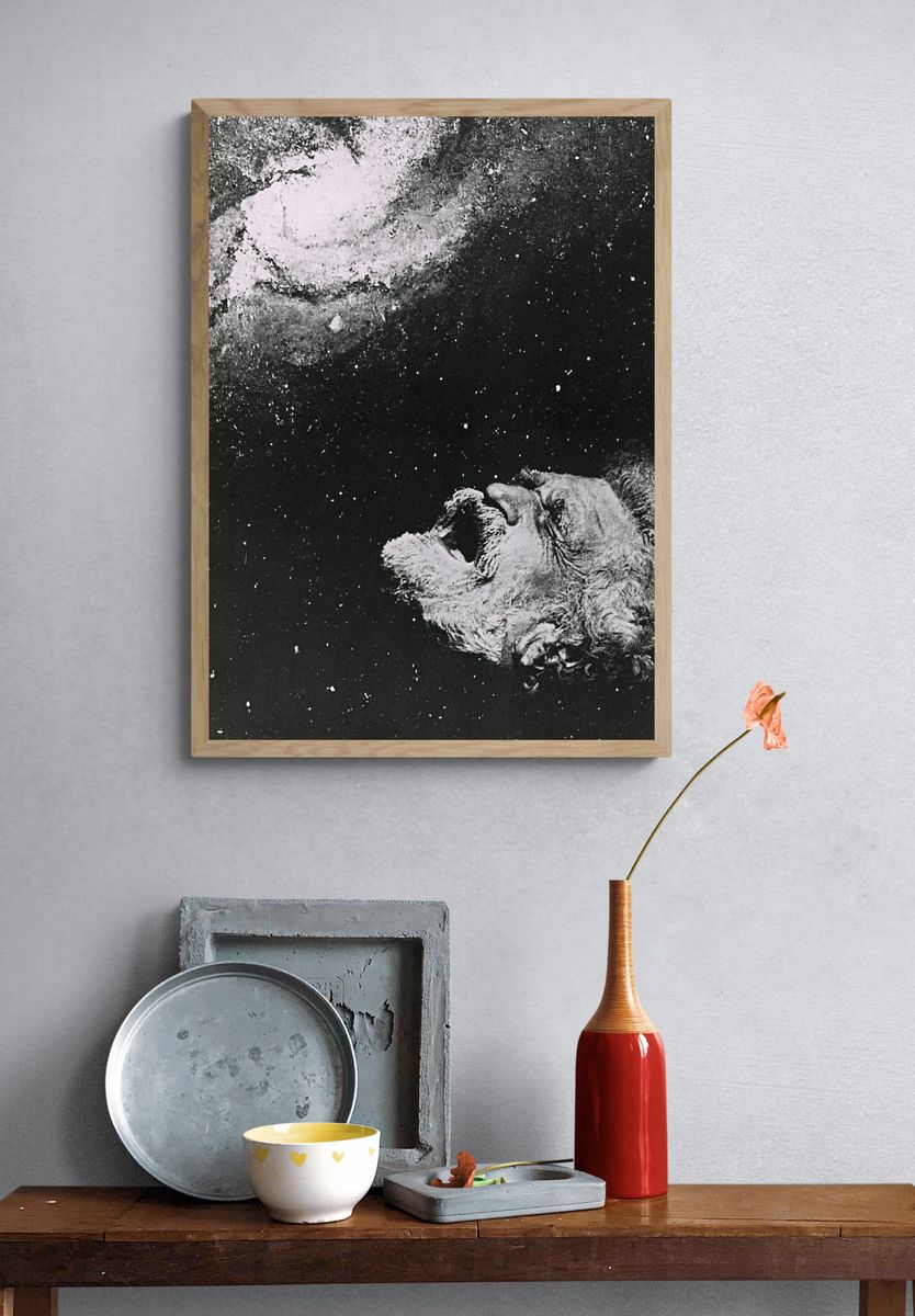 Howling Dog Black-White Poster. — room view 3