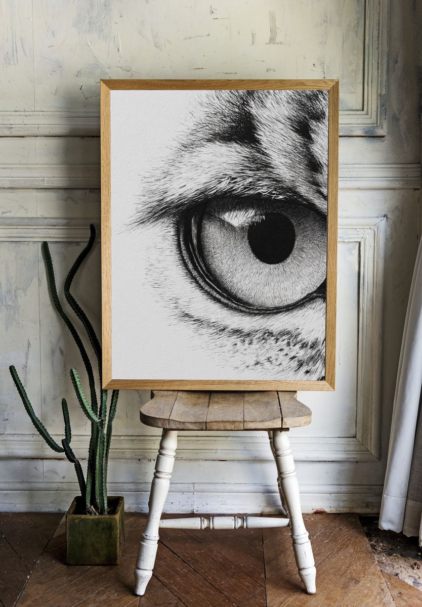 Leopard Eye Black-White Print. — room view 1