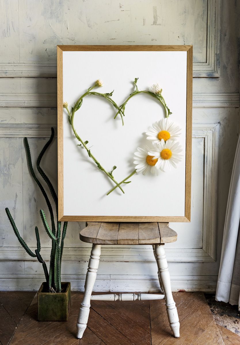 Daisy Heart Botanical Print. room preview