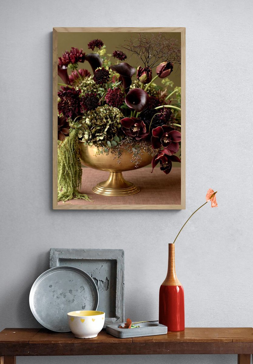 Moody Floral Arrangement Print. — room view 3