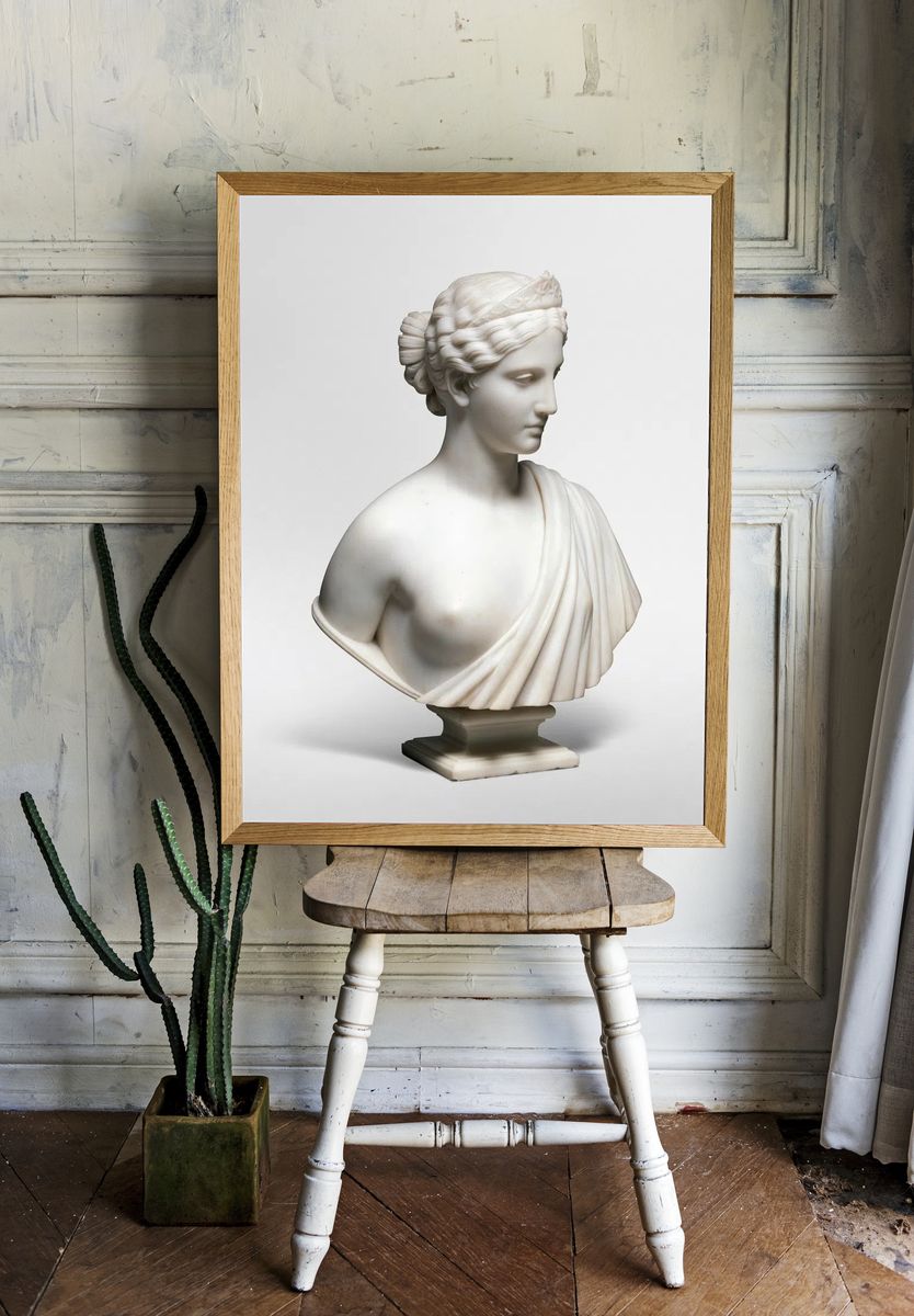 Nude woman sculpture showing America. room preview