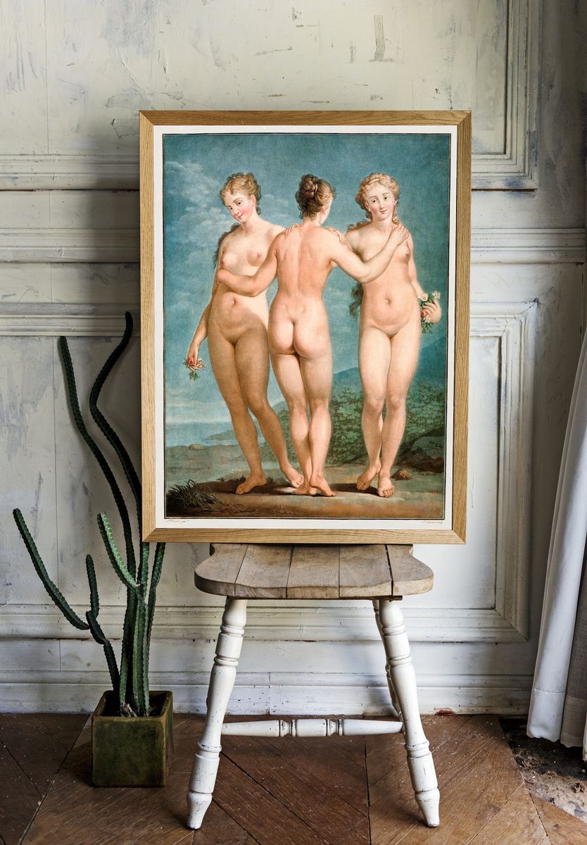 Standing Naked women. Three Graces. — room view 1