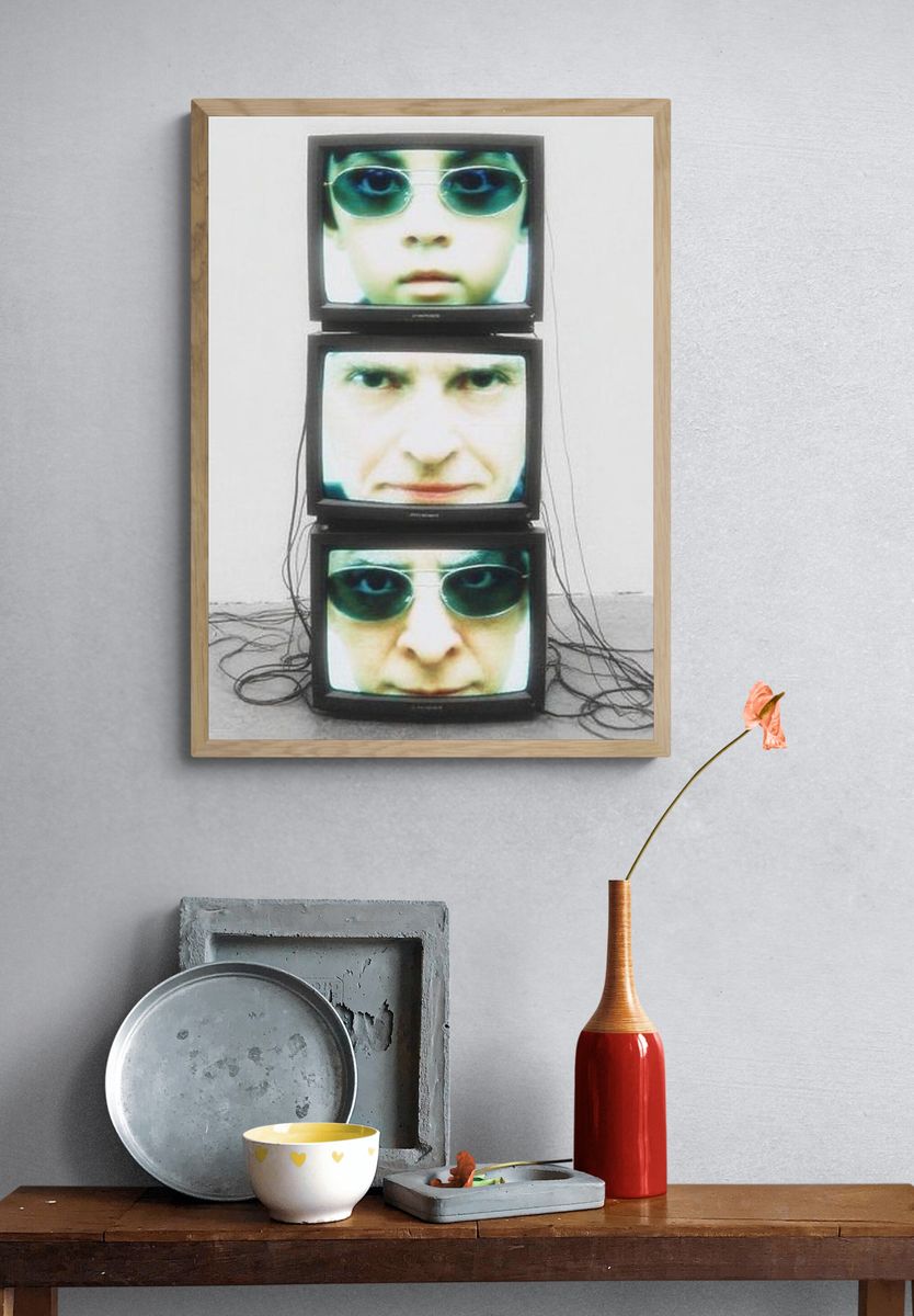 Stacked TV Faces Contemporary Print. — room view 3