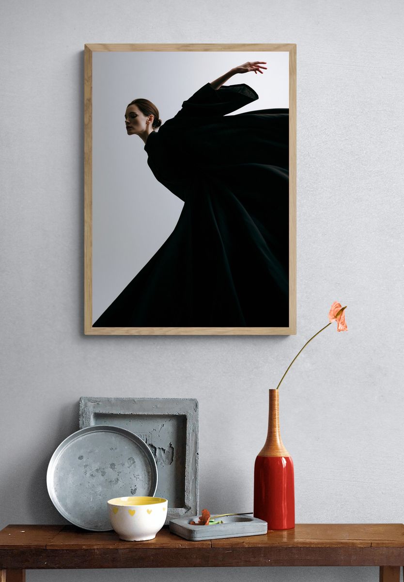Elegant Fashion Silhouette Poster. — room view 3