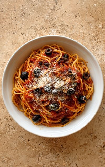 Spaghetti with Olives — Food Print.