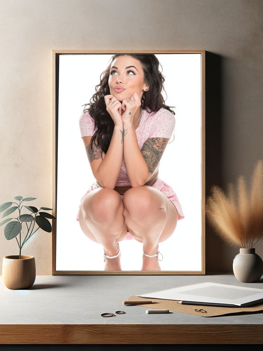 Playful Model — Fashion Print. — room view 2