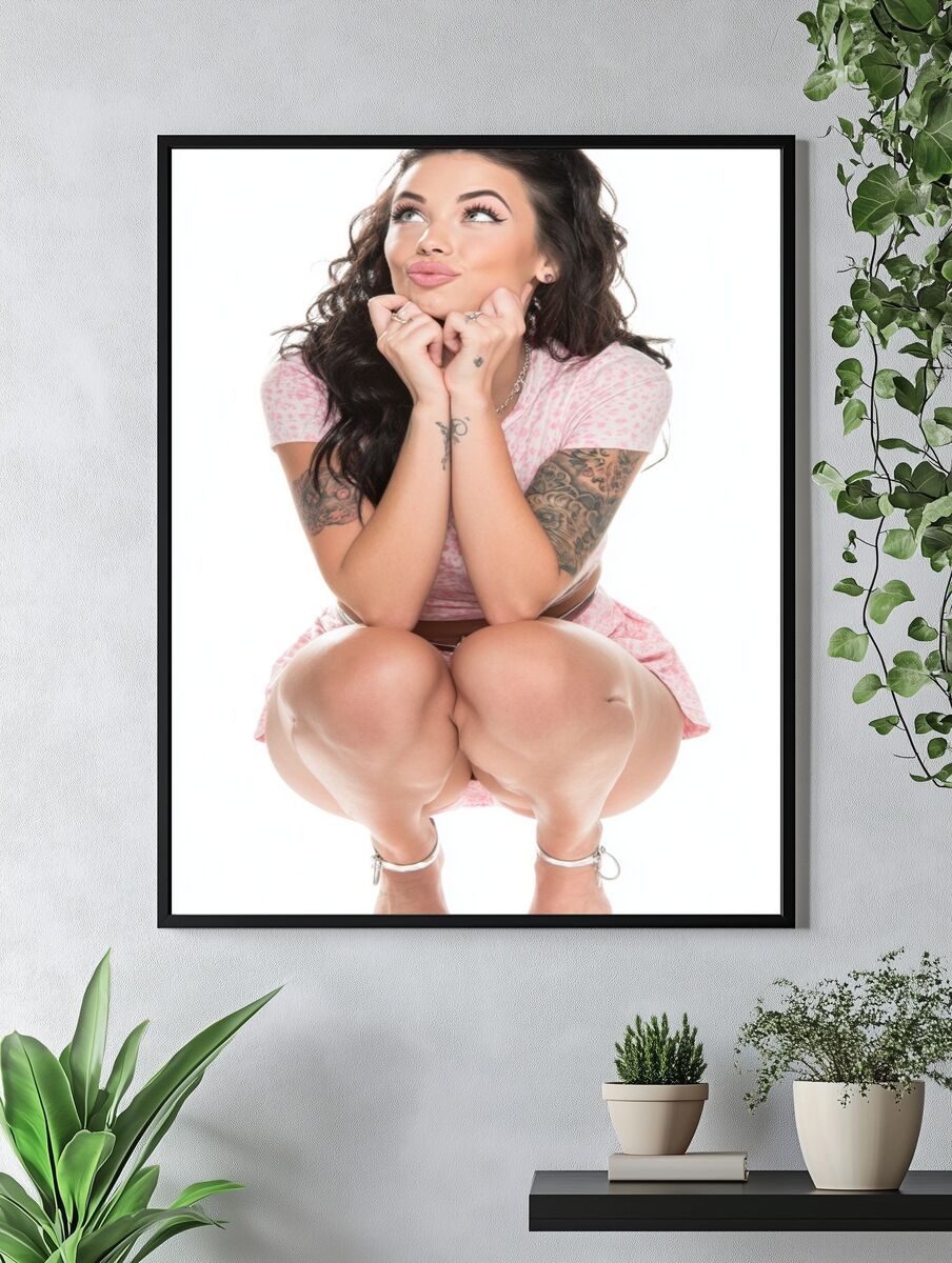 Playful Model — Fashion Print. — room view 4