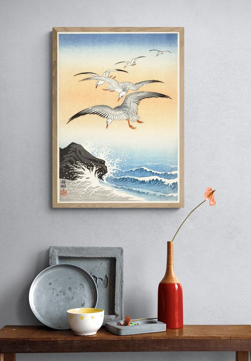 Five seagulls turbulent sea. — room view 3
