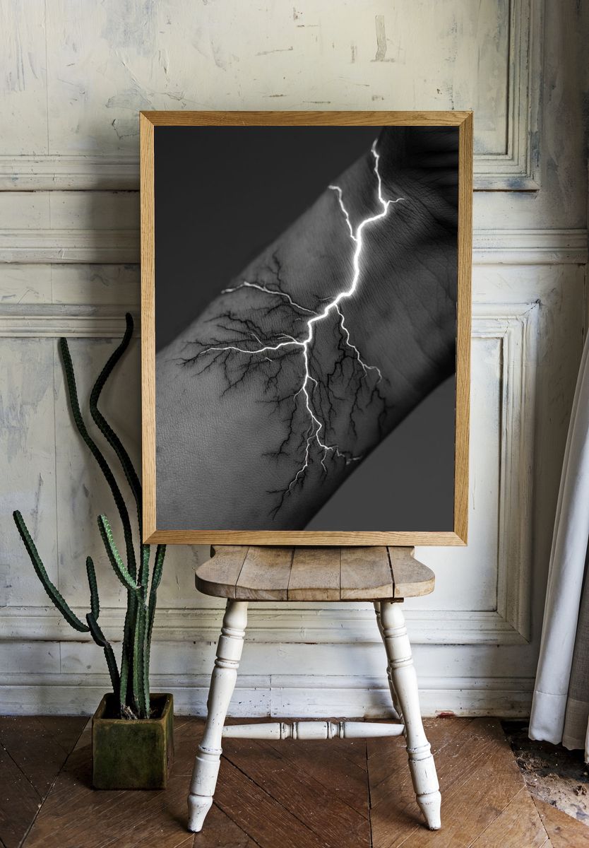 Lightning Vein Black-White Print. room preview