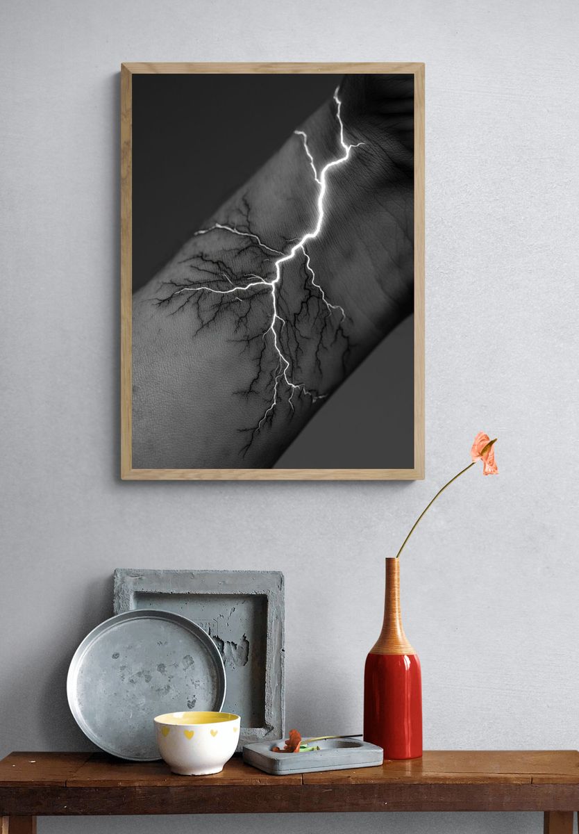 Lightning Vein Black-White Print. — room view 3