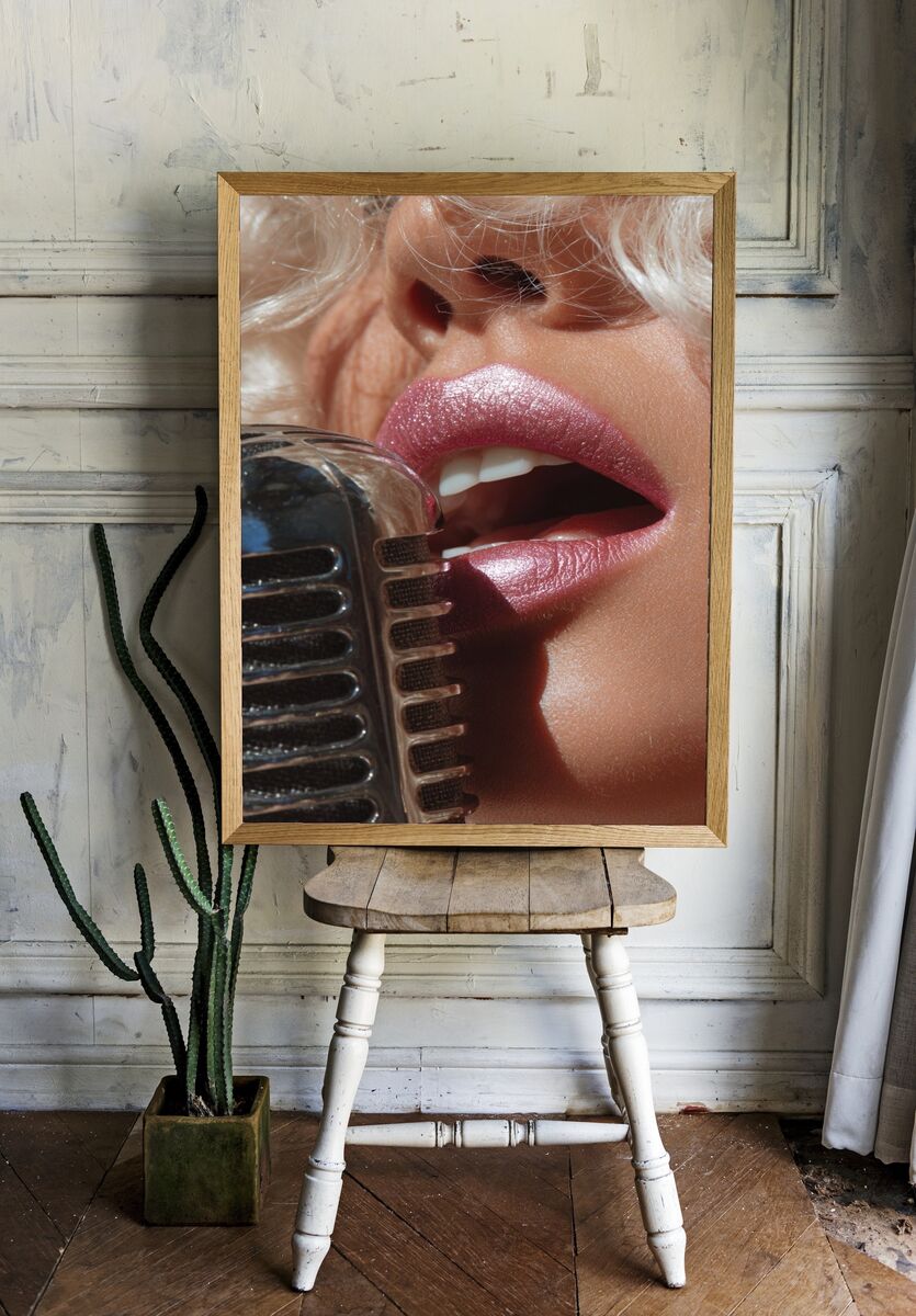 Vintage Microphone Glamour Poster. — room view 1