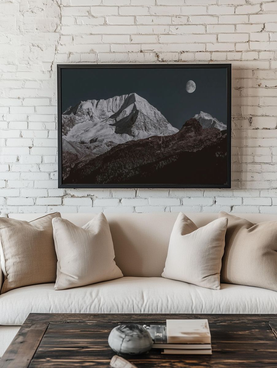 Snow covering top summit Italy. — room view 1