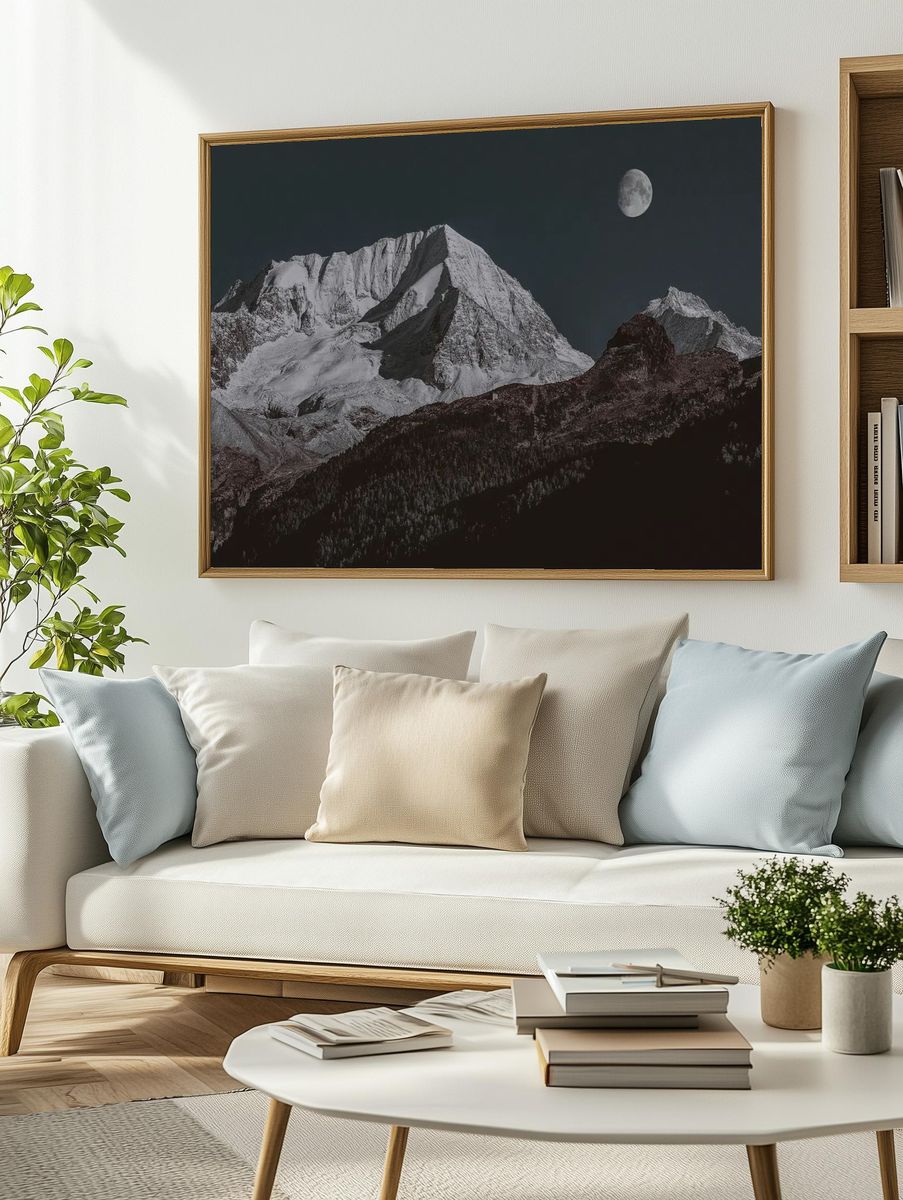 Snow covering top summit Italy. — room view 2