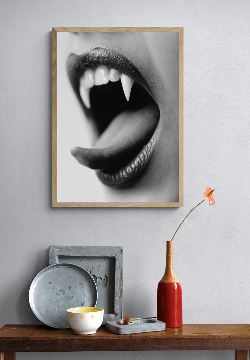 Vampire Lips Black-White Poster. — room view 3