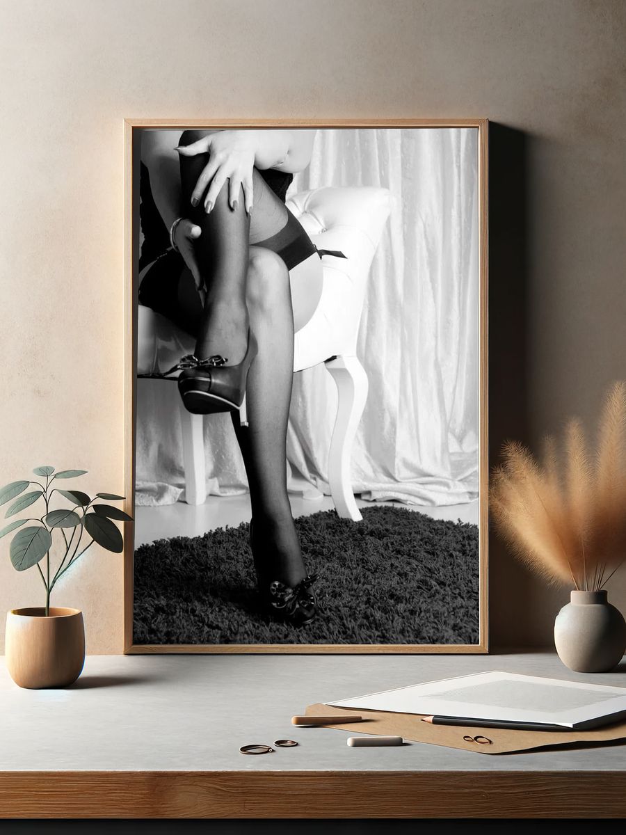 Free sexy stockings heels image. — room view 2