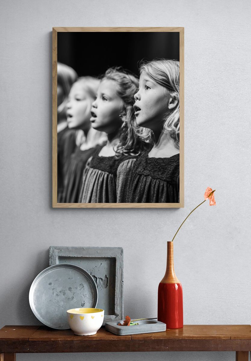 Children Singing Black-White Poster. — room view 3