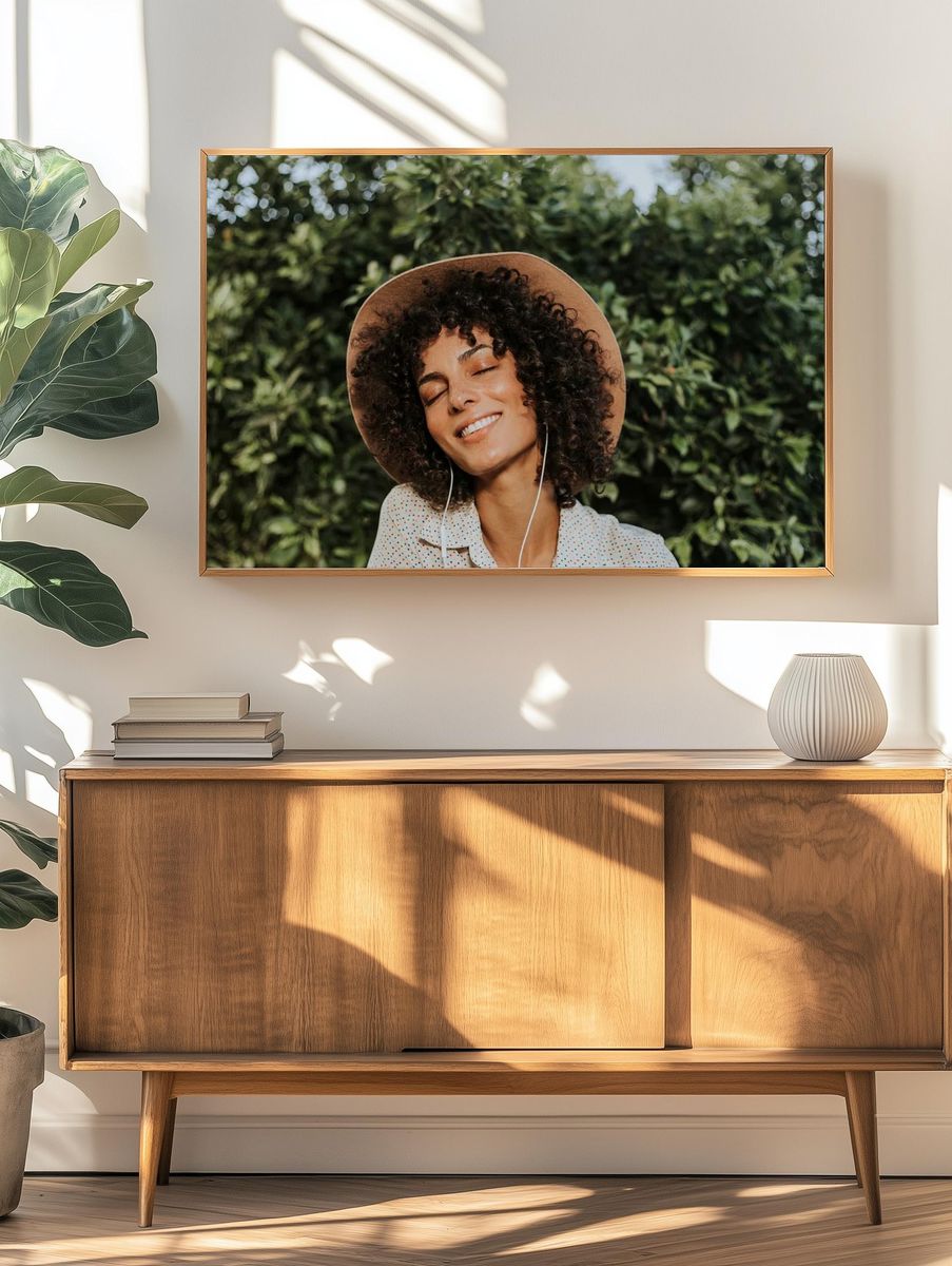 Beautiful woman listening music botanical. — room view 3