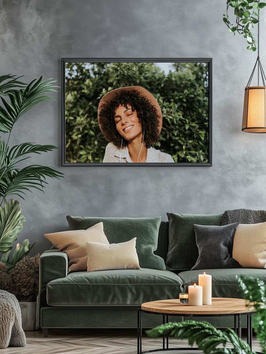 Beautiful woman listening music botanical. — room view 4