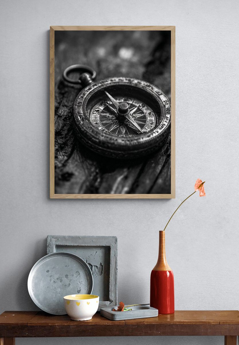 Antique Compass Black-White Poster. — room view 3