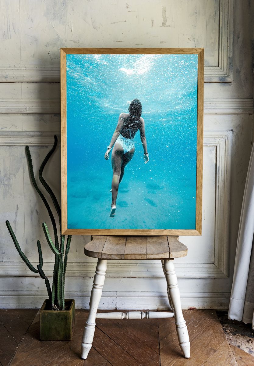 Woman swimming water. — room view 1