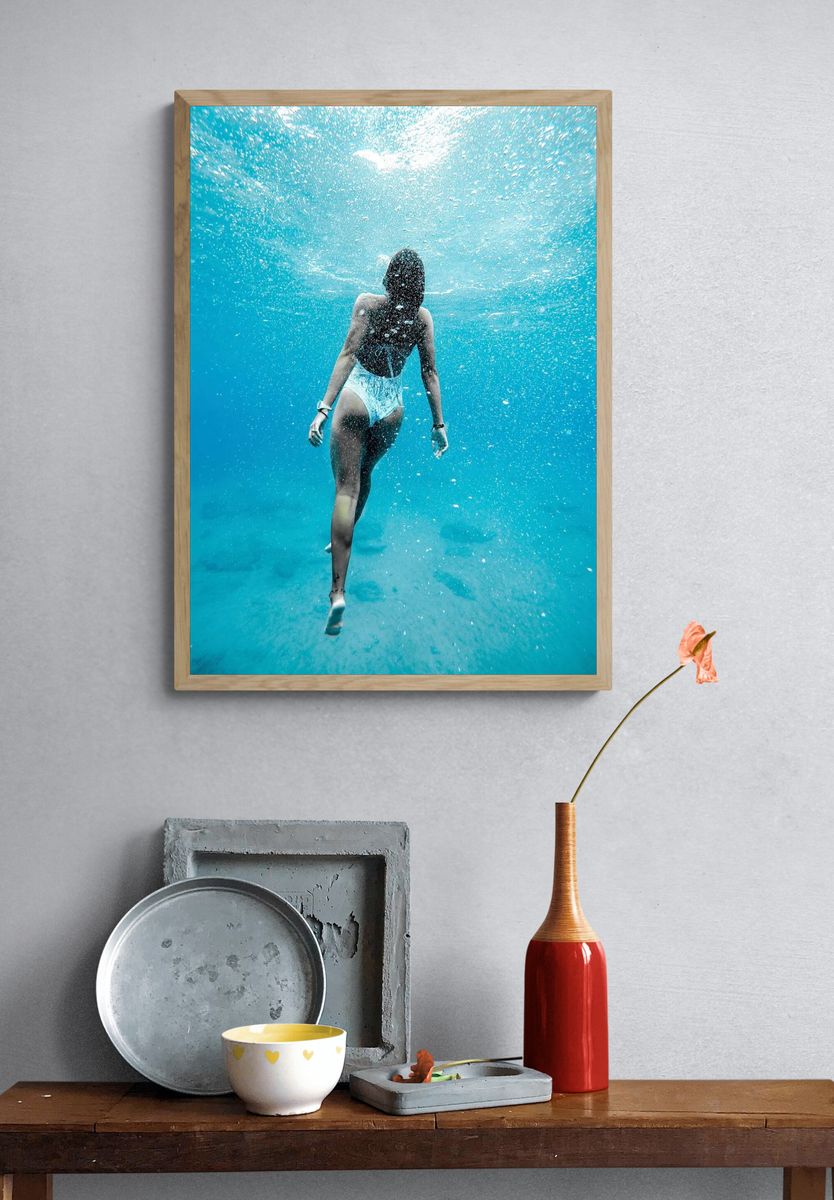 Woman swimming water. — room view 3