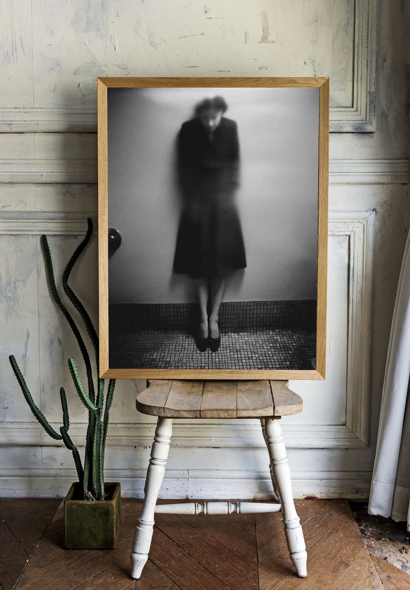 Blurred Figure Black-White Poster. — room view 1