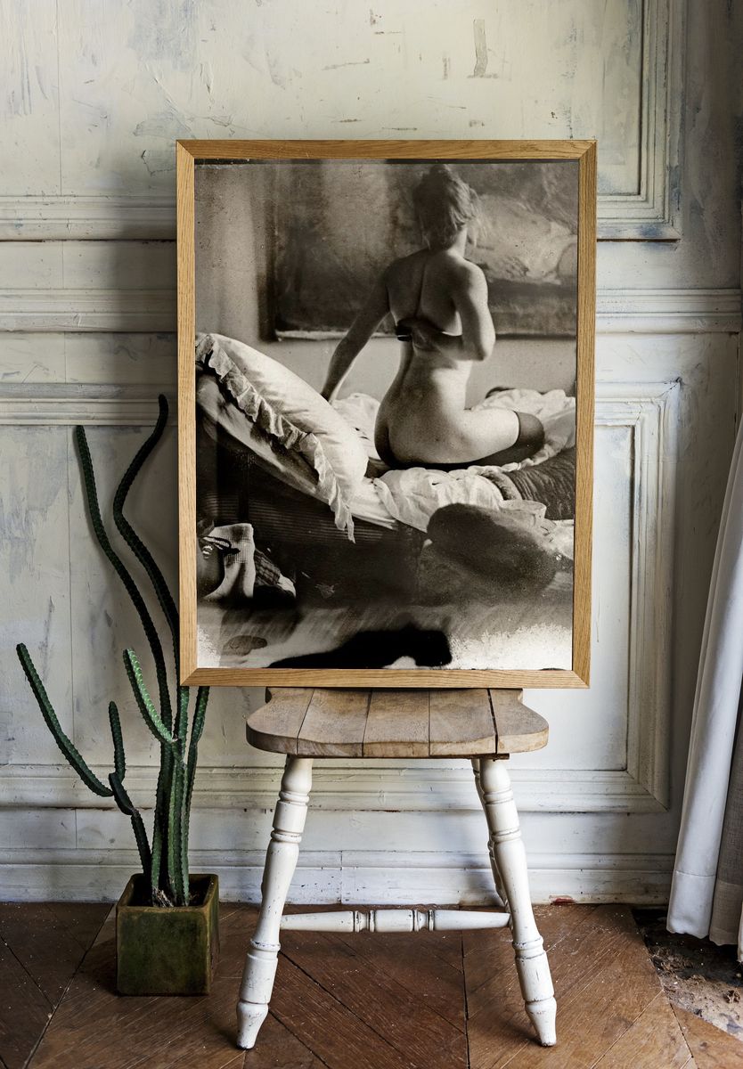 Nude photography of Marie Jordan (ca. 1889). — room view 1