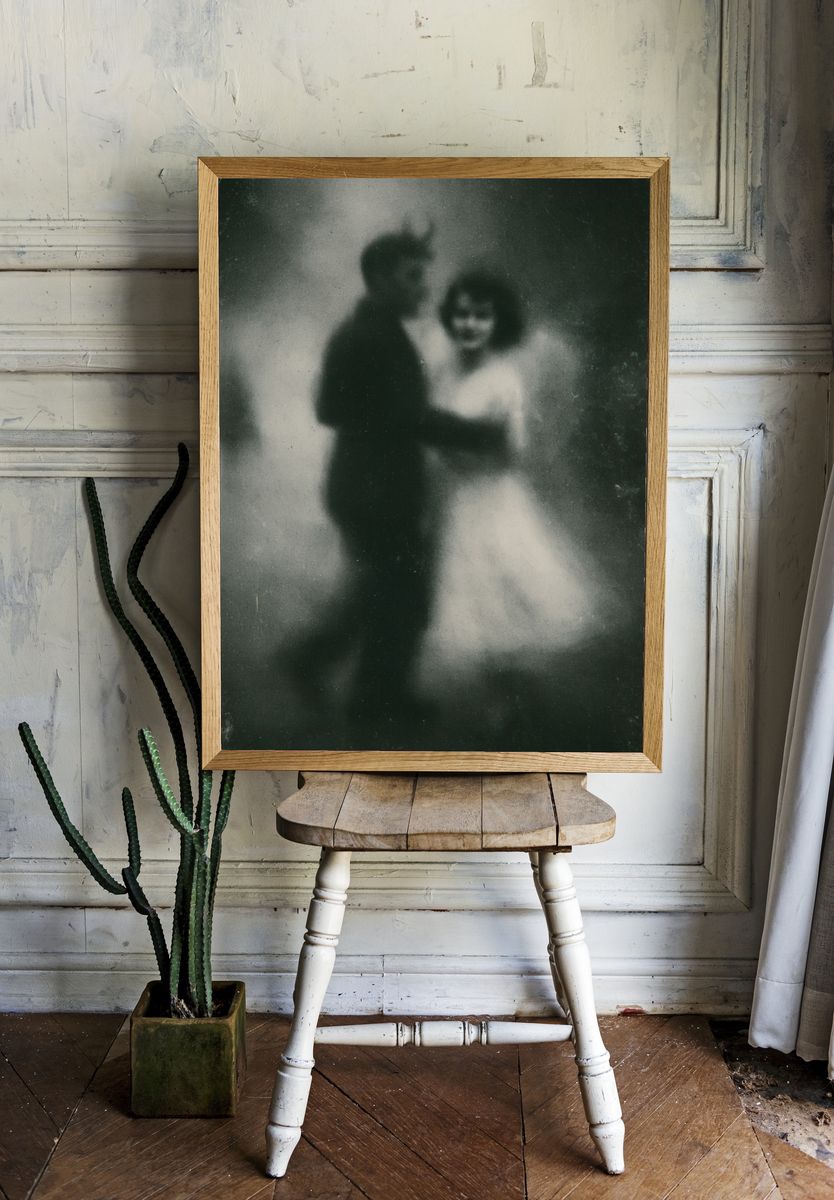 Blurred Couple Black-White Poster. — room view 1