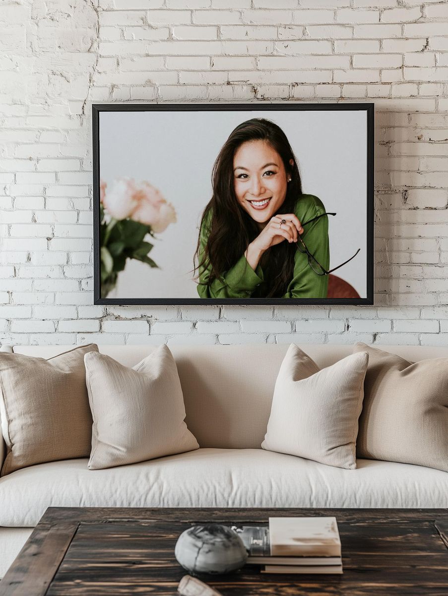 Beautiful cheerful Asian woman sitting. — room view 1