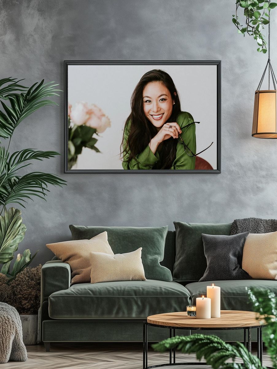 Beautiful cheerful Asian woman sitting. — room view 4