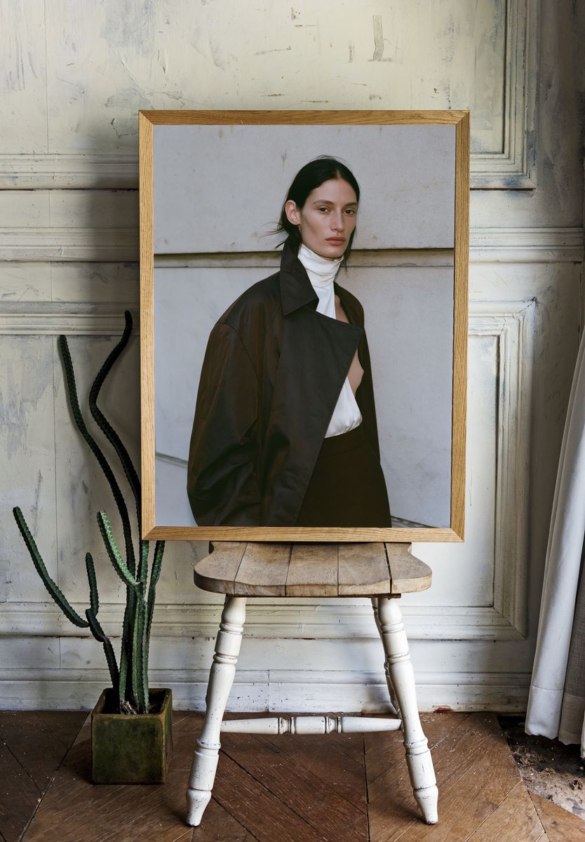 Minimalist Female Portrait Print. — room view 1