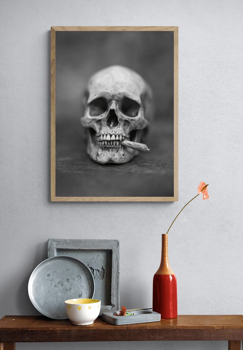 Skull with Cigarette Black-White Poster. — room view 3