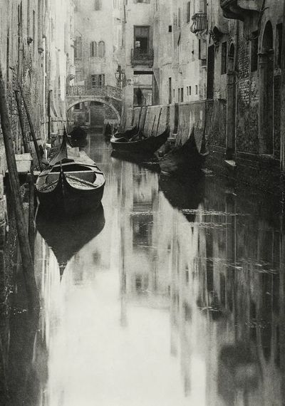 Venetian Canal (1894) Alfred Stieglitz.