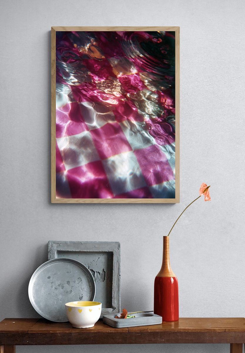 Underwater Pink Checkered Pattern Poster. — room view 3