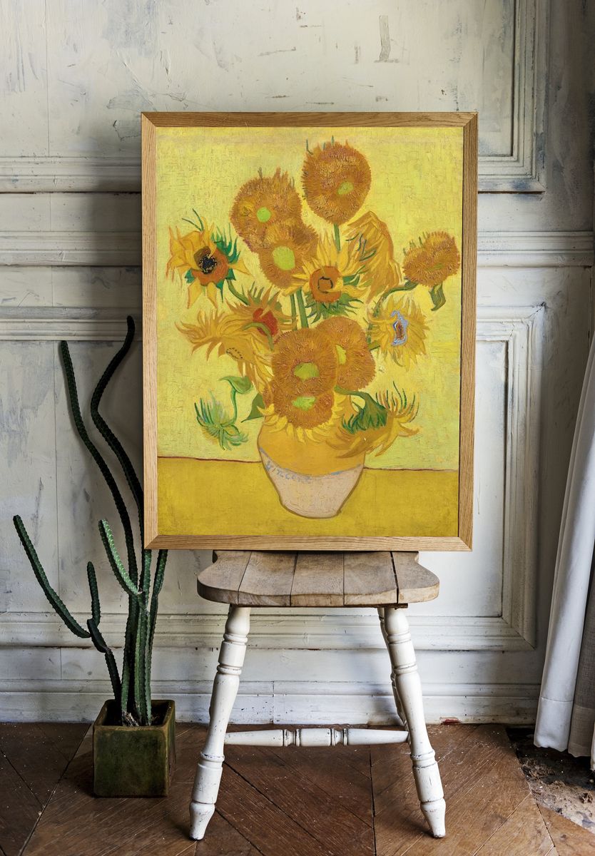 Vincent van Gogh 's Sunflowers. room preview