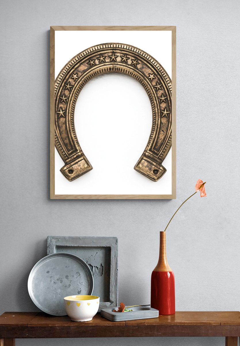 Vintage Horseshoe Wall Art Poster. — room view 3