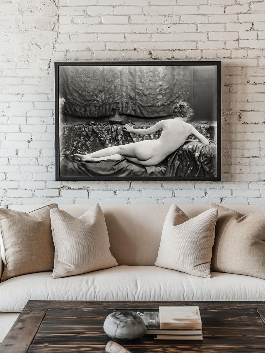 Nude photography naked woman: Portrait. room preview