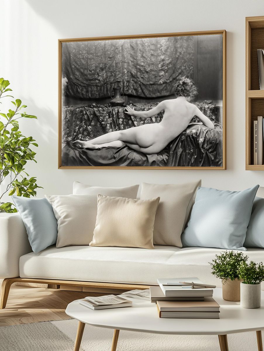 Nude photography naked woman: Portrait. — room view 2