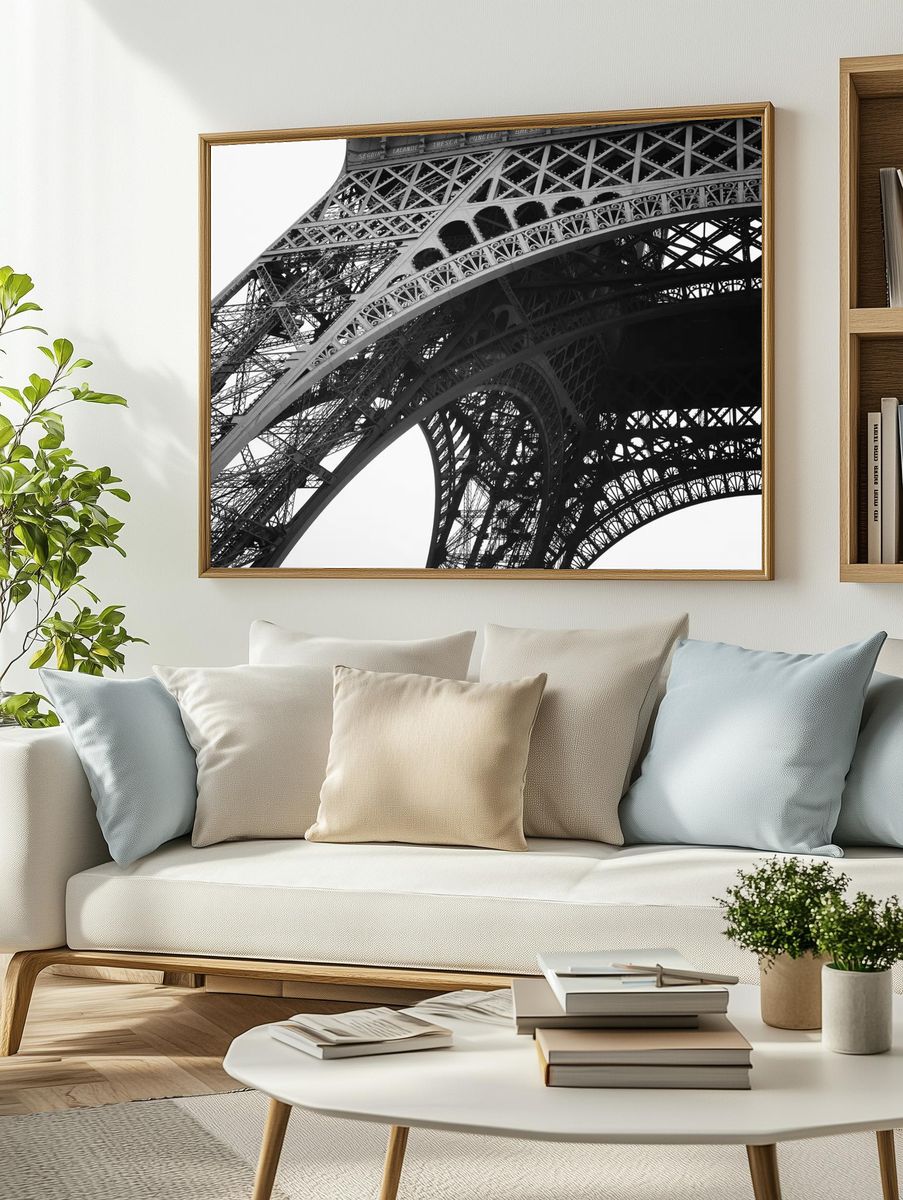 Bottom Eiffel Tower cloudy day. — room view 2