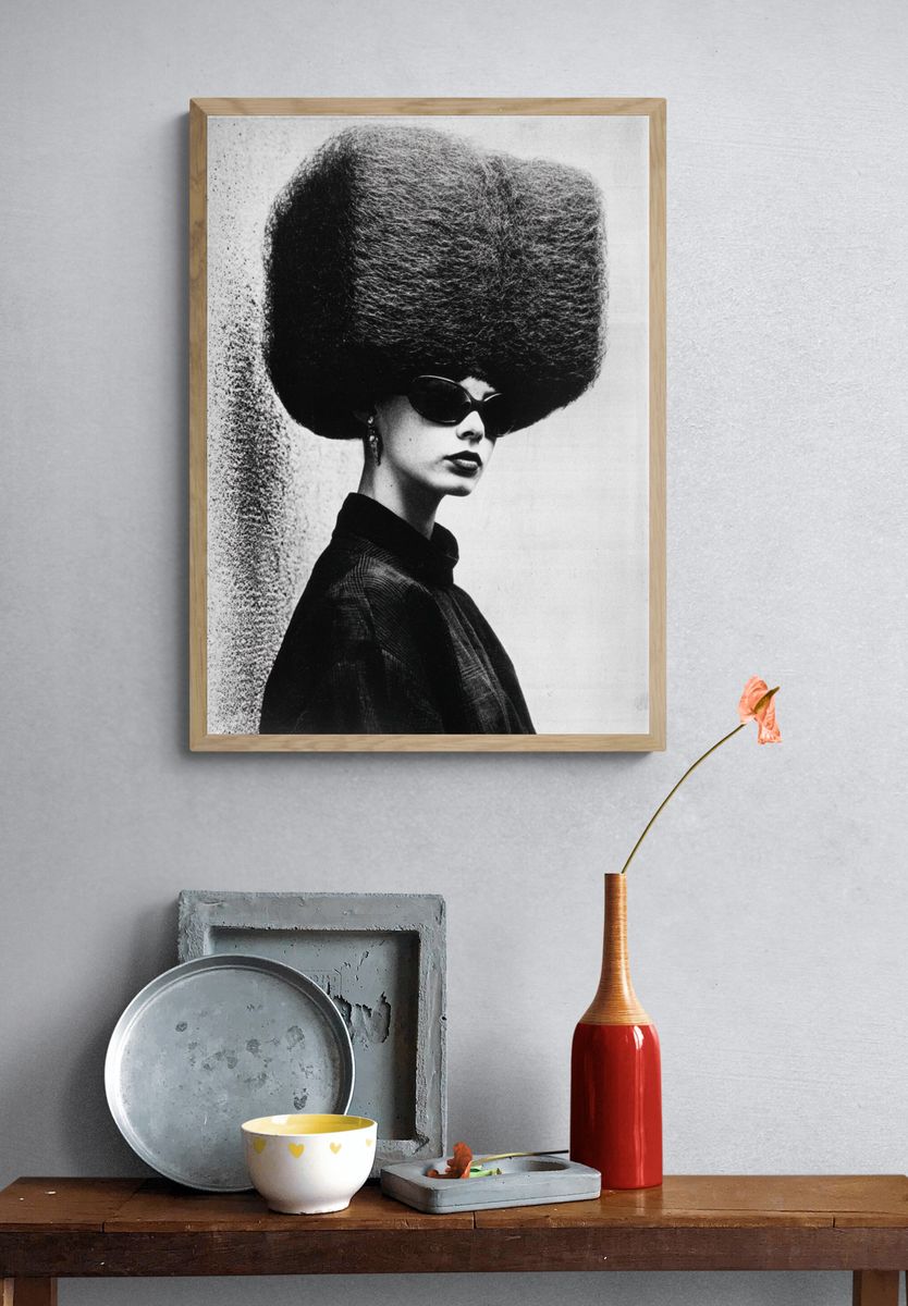 Bold Fashion Statement — Black and White Print. — room view 3
