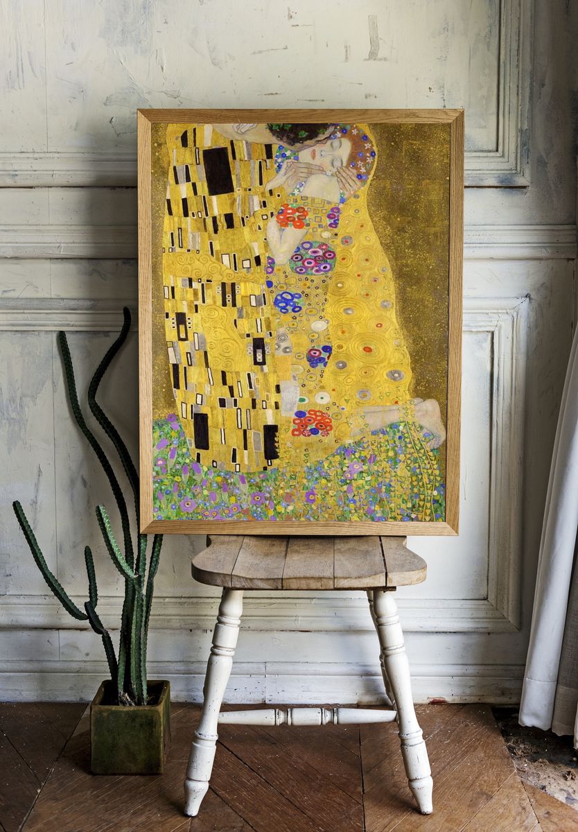 Kiss iPhone wallpaper, Klimt art. — room view 1