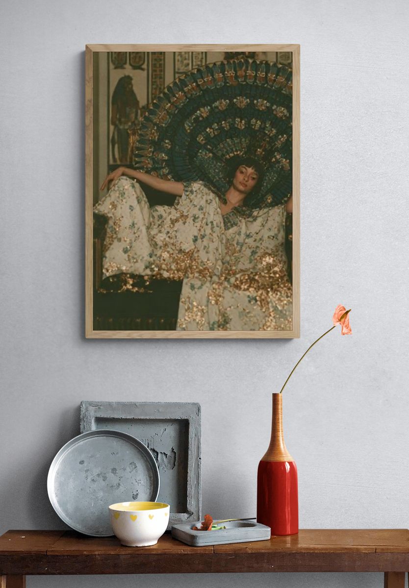 Fashion Portrait — Vintage Print. — room view 3