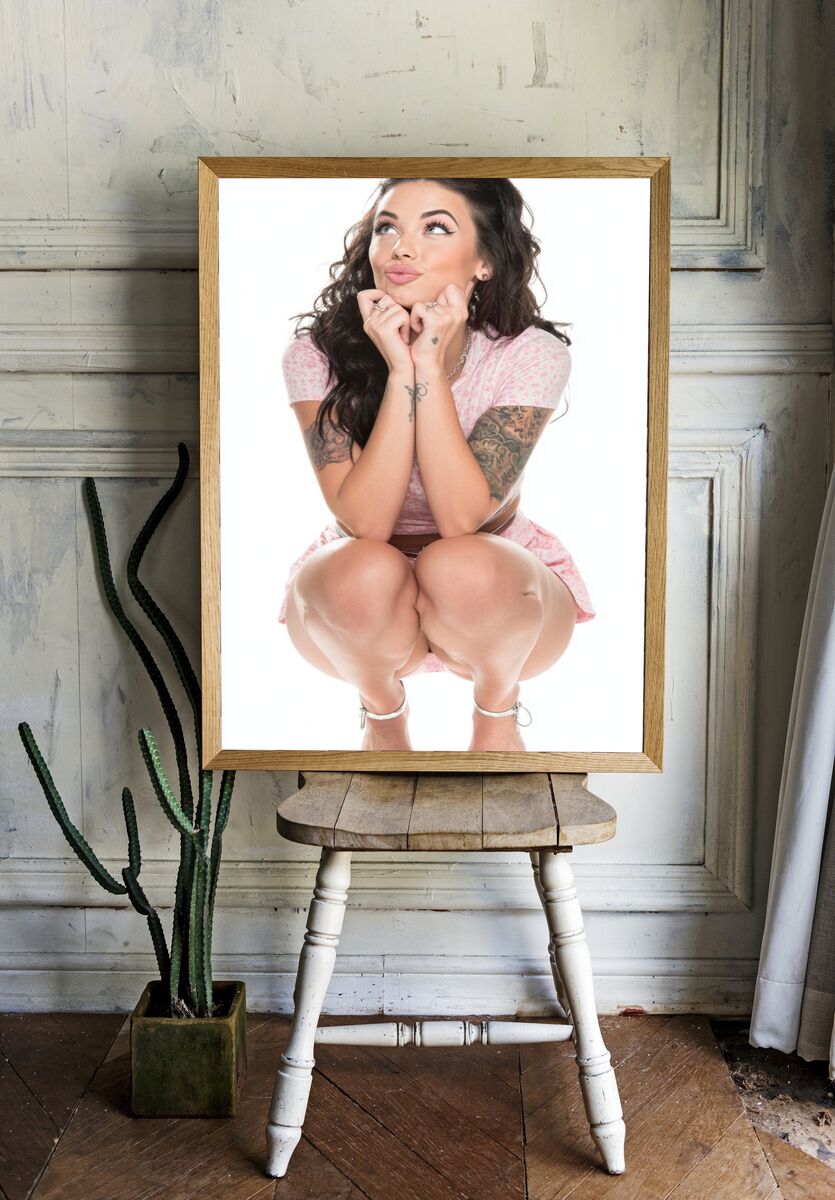 Playful Model — Fashion Print room preview