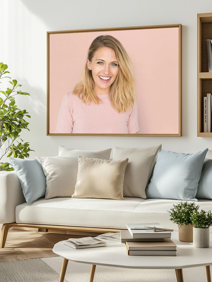 Studio shot happy Caucasian woman. — room view 2