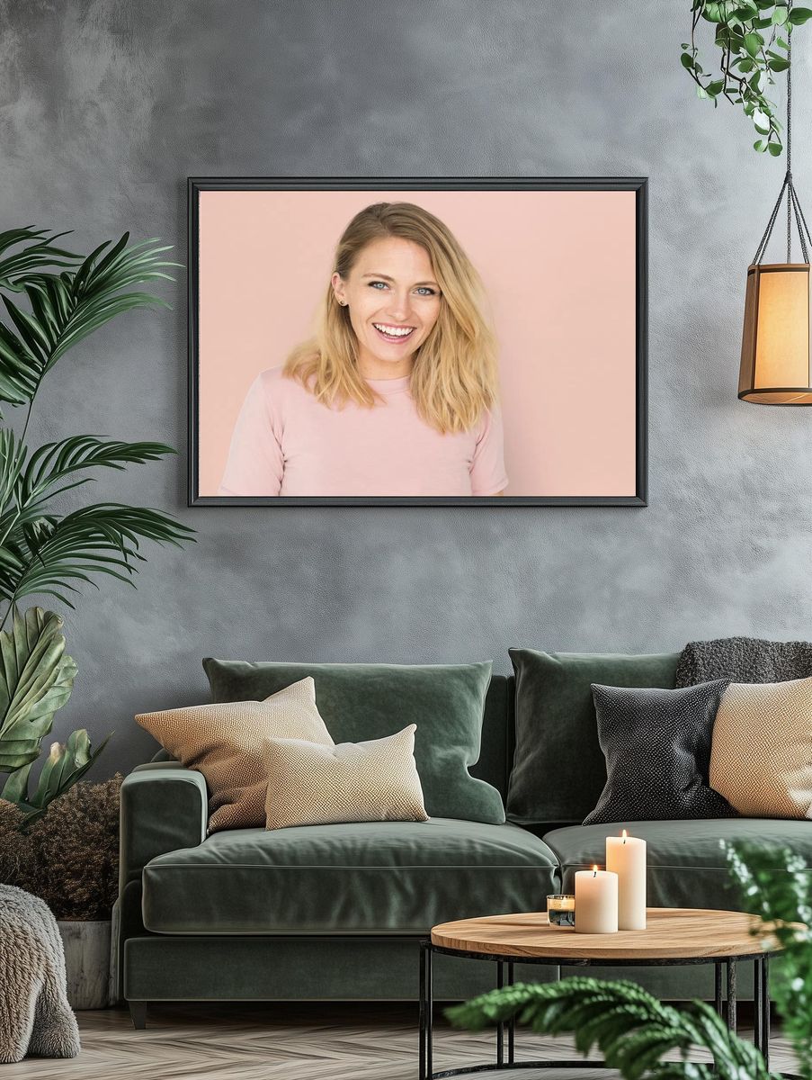 Studio shot happy Caucasian woman. — room view 4