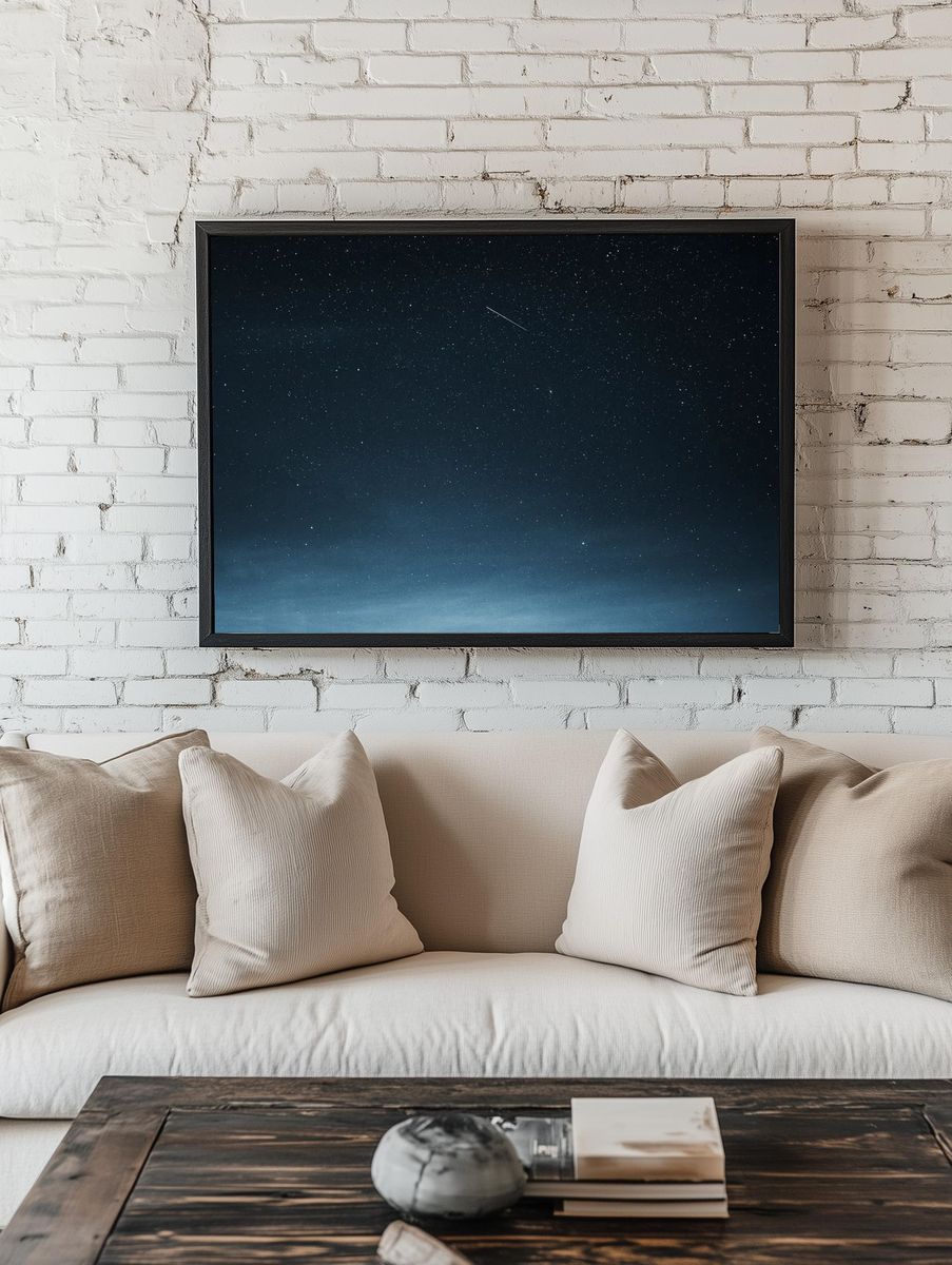 Shooting star dark blue sky. — room view 1