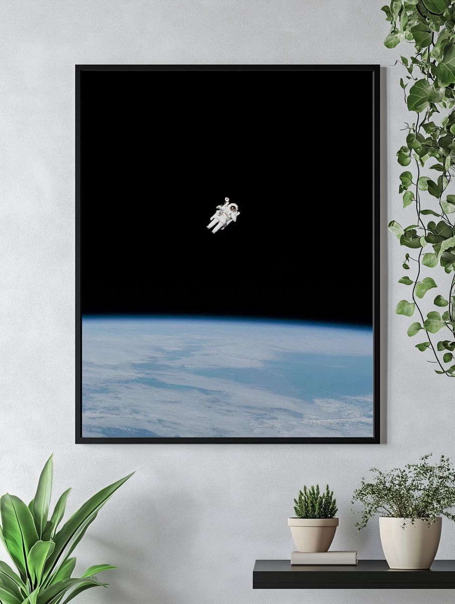 Astronaut spacesuit. — room view 4